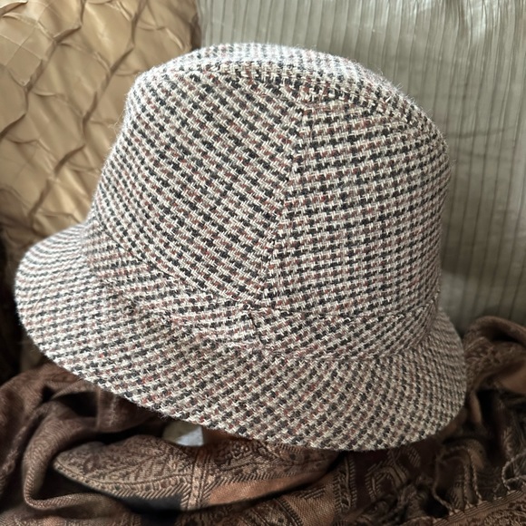 Vintage Stylish Hat - Picture 2 of 7